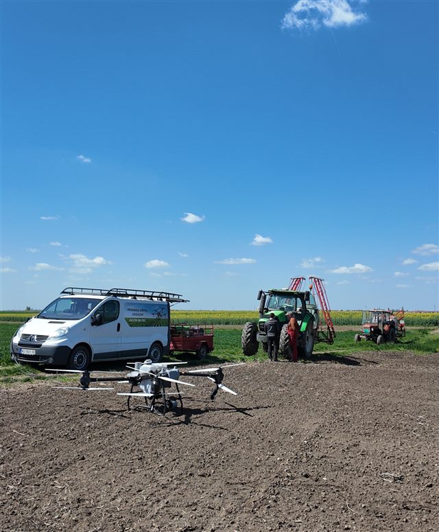 Dron i mehanizacija pripremljeni na parceli